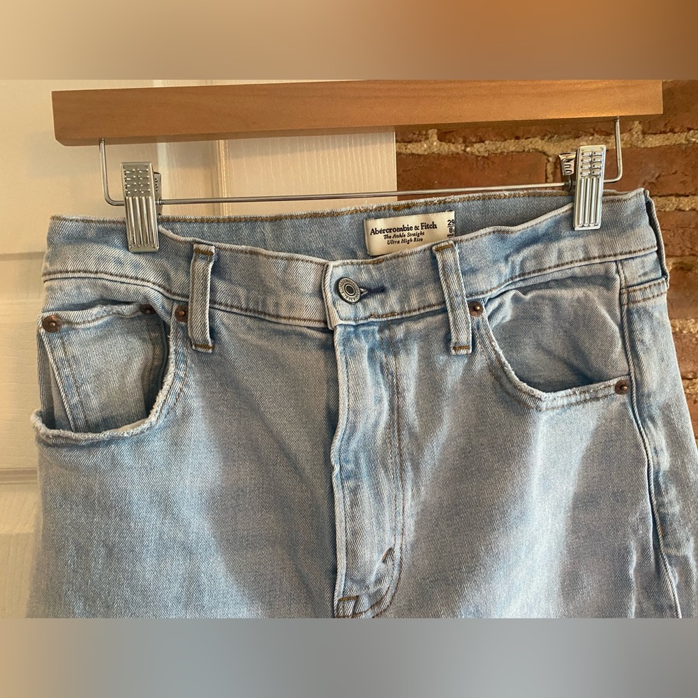 Abercrombie Curve Love Ultra High Rise Ankle Straight Jean - Picture 6 of 14